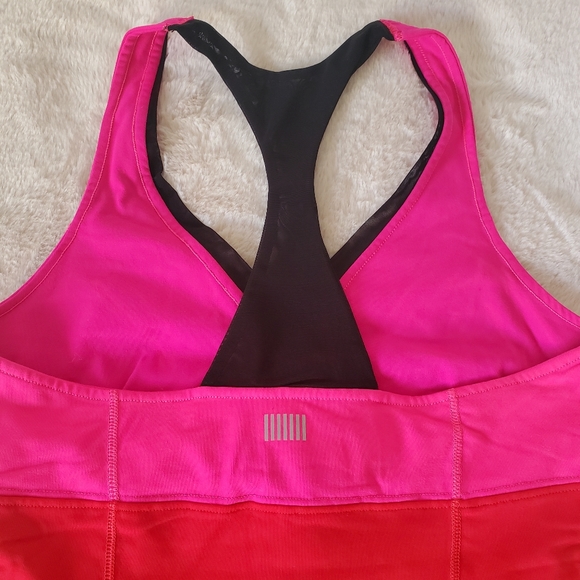 VS Sportswear tank - Picture 3 of 4